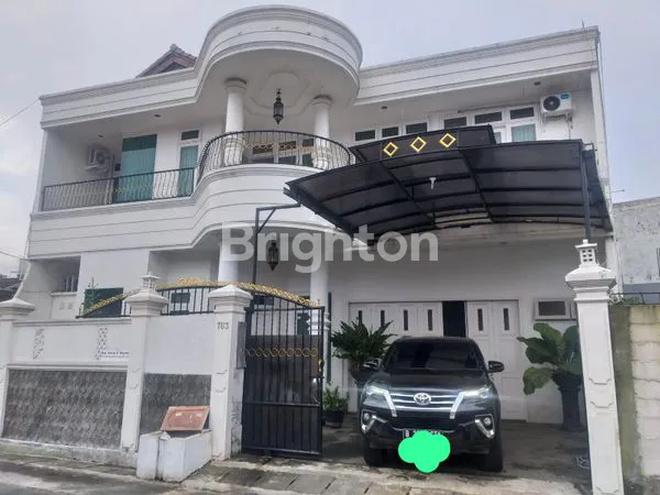 RUMAH 3 LANTAI  DI KARANG TENGAH PERMAI - TANGERANG