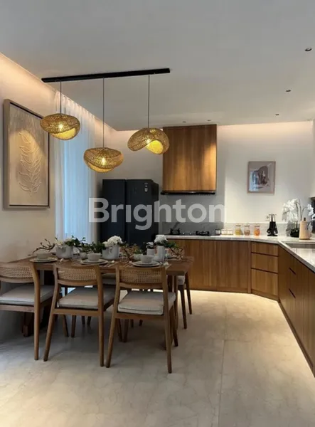 image RUMAH KONSEP RESORT LEBAR 9 DI WIYUNG SURABAYA BARAT, LANTAI MARMER (2)