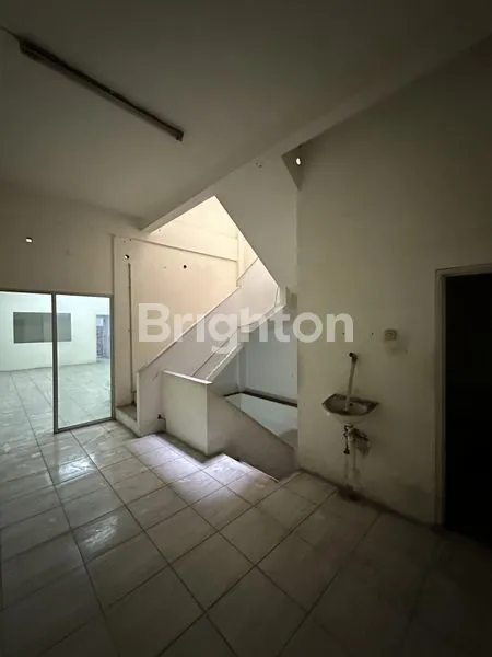 image RUKO 3 LANTAI DAERAH STRATEGIS HONGGOWONGSO SOLO (2)