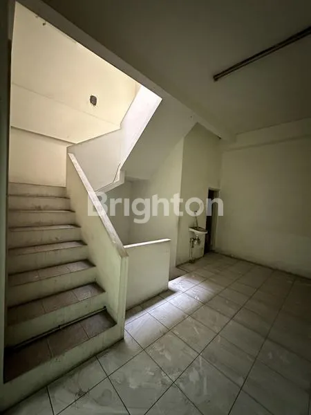 image RUKO 3 LANTAI DAERAH STRATEGIS HONGGOWONGSO SOLO (4)