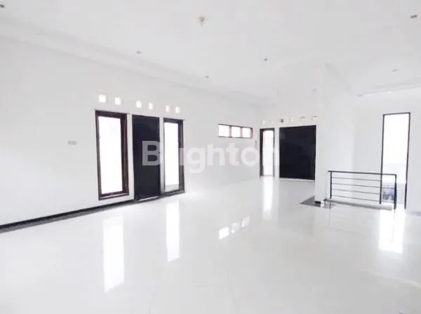 DEPOK RUMAH 2 LANTAI BAGUS SIAP HUNI DEKAT MALL PUSAT TENGAH KOTA SEMARANG