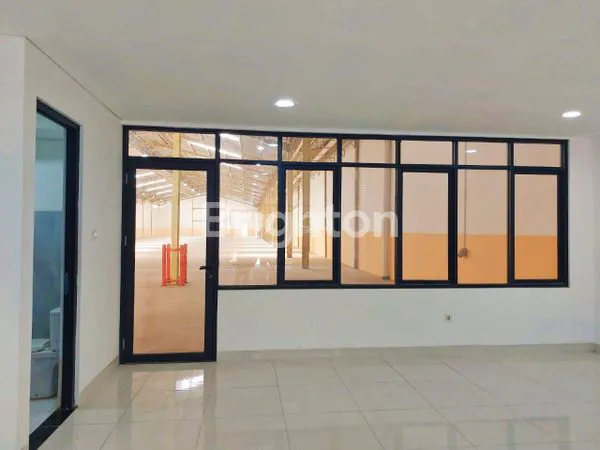 image DISEWAKAN GUDANG STRATEGIS DI CAKUNG (2)