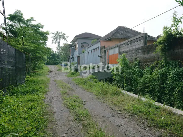 image BU!! JUAL RUMAH DENGAN TANAH PEKARANGAN YANG LUAS DI DEPAN WISATA KULINER WATOE GAJAH (2)