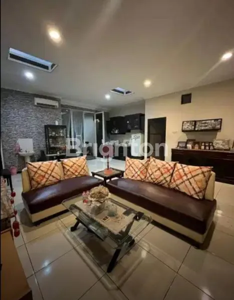 image WISMA PERMAI JALAN UTAMA ROW 4 MOBIL (1)