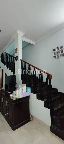 image RUMAH MINIMALLIST TERAWAT DUA LANTAI LINGKUNGAN PERUMAHAN DI RENON (4)