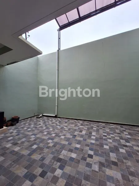 image RUMAH MINIMALLIST TERAWAT DUA LANTAI LINGKUNGAN PERUMAHAN DI RENON (8)