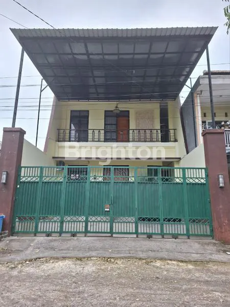 image RUMAH MINIMALLIST TERAWAT DUA LANTAI LINGKUNGAN PERUMAHAN DI RENON (1)
