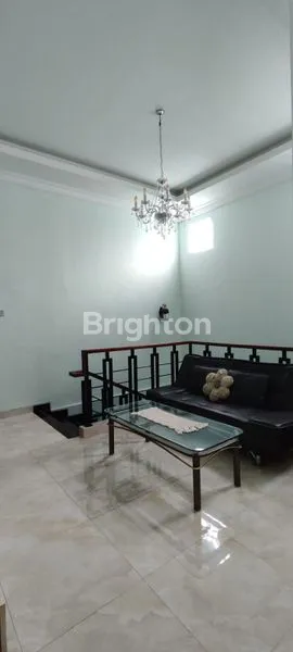 image RUMAH MINIMALLIST TERAWAT DUA LANTAI LINGKUNGAN PERUMAHAN DI RENON (5)