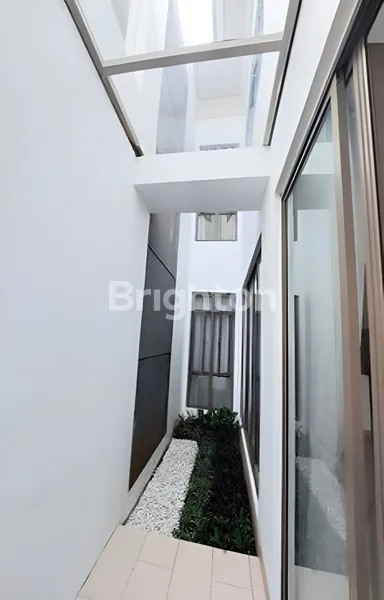 image RUMAH CANTIK SIAP HUNI SUDAH RENOVASI GREENWICH PARK BSD (4)