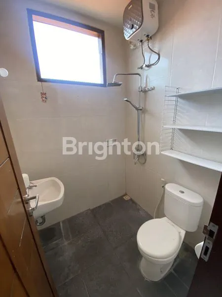 image RUMAH 2 LANTAI DI AREA RENON DENPASAR (7)