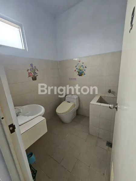 image RUKO FLUORITE HADAP JALAN  (4)