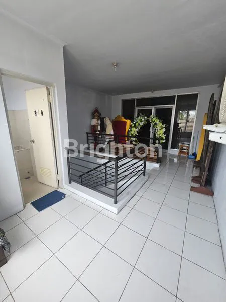 image RUKO FLUORITE HADAP JALAN  (5)