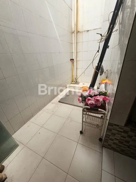 image RUKO FLUORITE HADAP JALAN  (8)