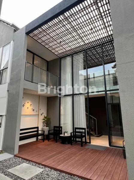 image HUNIAN MEWAH KONSEP RESORT DI PERUMAHAN ELITE WIYUNG, SURABAYA BARAT (1)