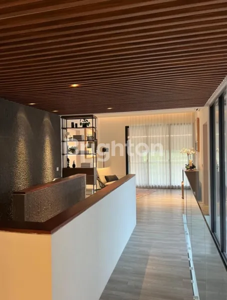 image HUNIAN MEWAH KONSEP RESORT DI PERUMAHAN ELITE WIYUNG, SURABAYA BARAT (5)