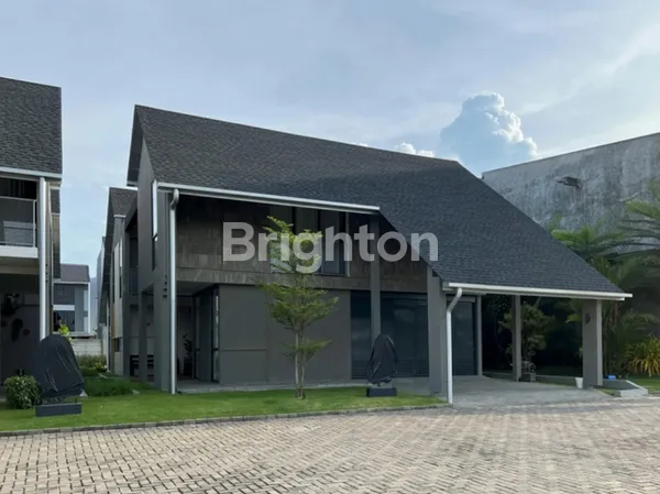 image HUNIAN MEWAH KONSEP RESORT DI PERUMAHAN ELITE WIYUNG, SURABAYA BARAT (8)