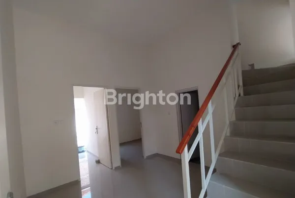 image RUMAH DI RUNGKUT ASRI TENGAH SISA 1 UNIT 2 LANTAI GRESS DI RUNGKUT (2)