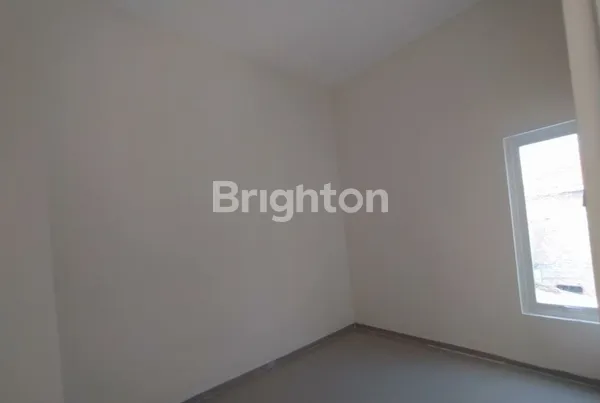 image RUMAH DI RUNGKUT ASRI TENGAH SISA 1 UNIT 2 LANTAI GRESS DI RUNGKUT (3)