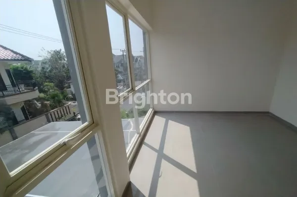 image RUMAH DI RUNGKUT ASRI TENGAH SISA 1 UNIT 2 LANTAI GRESS DI RUNGKUT (7)