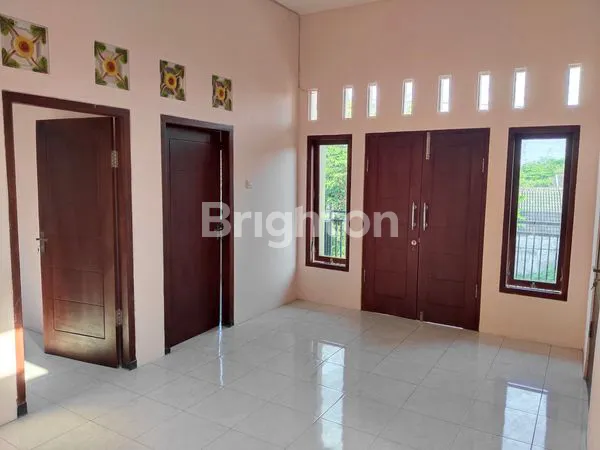 image RUMAH TINGGAL 2 LANTAI LOKASI STRATEGIS KOTA KEDIRI (5)