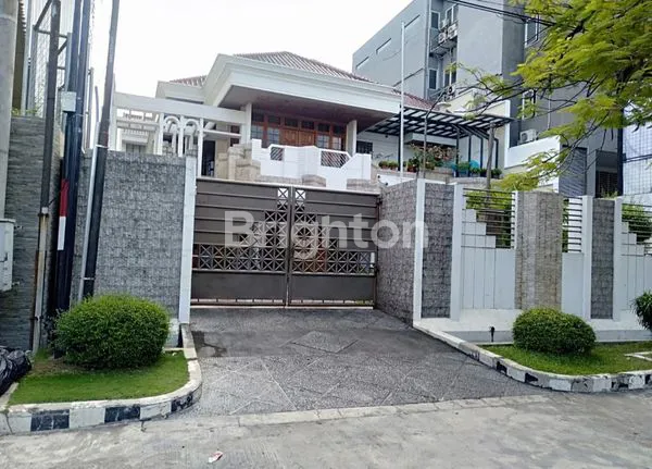 RUMAH MEWAH TENGAH KOTA - CEMPAKA