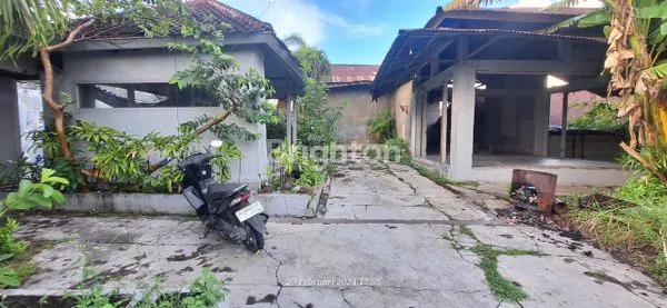 TANAH + BANGUNAN LOKASI STRATEGIS DEKAT DENGAN JALAN RAYA KEROBOKAN