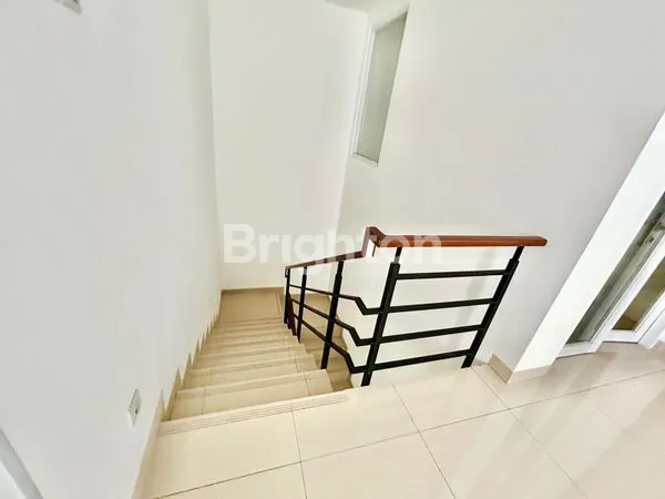 image RUMAH 3 LANTAI DALAM CLUSTER DI CINERE (5)