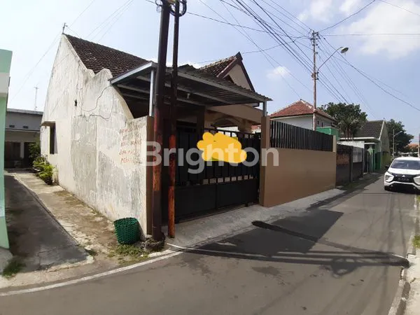 image RUMAH TINGGAL AMAN NYAMAN LOKASI STRATEGIS DI DEKAT PUSAT KERAMAIAN MANAHAN !!! (2)