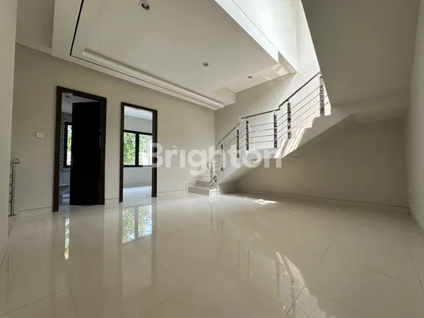 image RUMAH BARU SPLIT LEVEL DI ARAYA DEKAT GALAXY MALL, MANYAR DAN PAKUWON CITY (4)