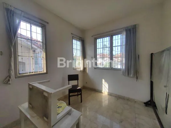 image RUMAH HOEK DI LIPPO KARAWACI TANGERANG (5)