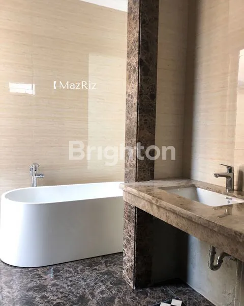 image RUMAH MEWAH 2 LANTAI MODERN MINIMALIS DI GRAHA FAMILI SURABAYA (5)