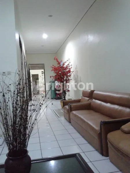 image RUMAH 2 1/2 LANTAI DI GLODOK JALAN KEMENANGAN JAKARTA BARAT (4)