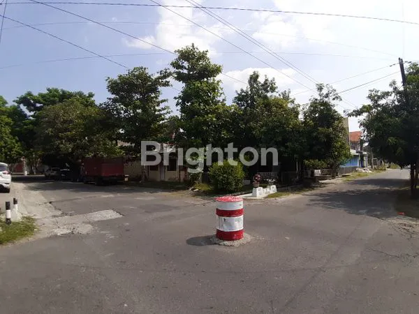 image RUMAH LUAS POSISI STRATEGIS AKSES LEBAR LOKASI DEKAT KEMANA-MANA DEKAT !!  (2)