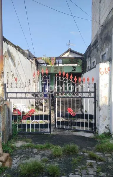 image RUMAH 1 LANTAI DEKAT STASIUN WONOKROMO (1)