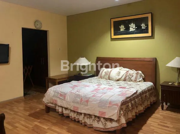 image RUMAH DENGAN TANAH YANG LUAS DALAM CLUSTER EKSKLUSIF DI SEKTOR 9 BINTARO (3)