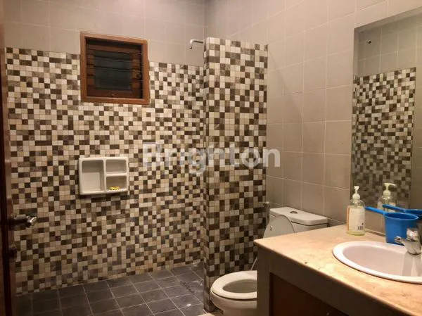 image RUMAH DENGAN TANAH YANG LUAS DALAM CLUSTER EKSKLUSIF DI SEKTOR 9 BINTARO (6)