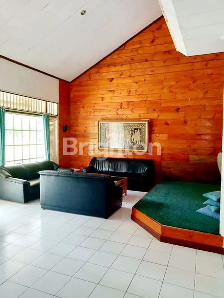 image VILLA DENGAN HALAMAN LUAS & KOLAM RENANG DI CITEKO, CISARUA  BOGOR (4)