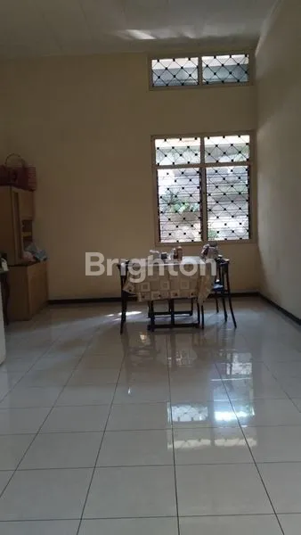 HUNIAN DI BELAKANG TRANSMART