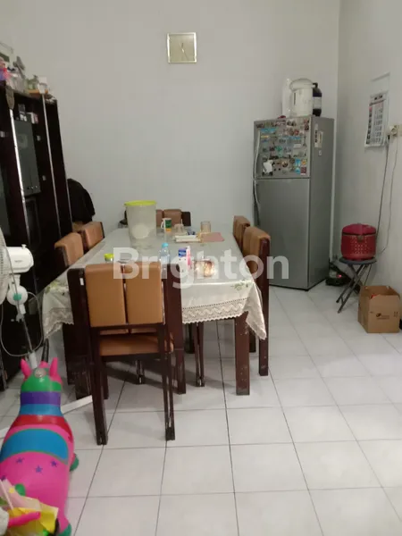 image RUMAH TINGGAL 1 LT TERAWAT DI RUNGKUT MAPAN TIMUR SURABAYA DEKAT RAYA RUNGKUT MADYA, MERR, UPN, PURIMAS, PONDOK CANDRA, BARUK, RUNGKUT ASRI (4)