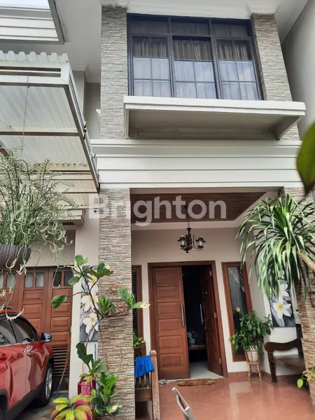 image JUAL RUMAH ISTIMEWA SIAP HUNI DENGAN TAMAN DI TENGAH DI DAERAH DUREN SAWIT (1)