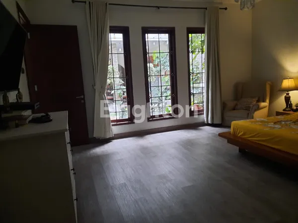 image JUAL RUMAH ISTIMEWA SIAP HUNI DENGAN TAMAN DI TENGAH DI DAERAH DUREN SAWIT (4)