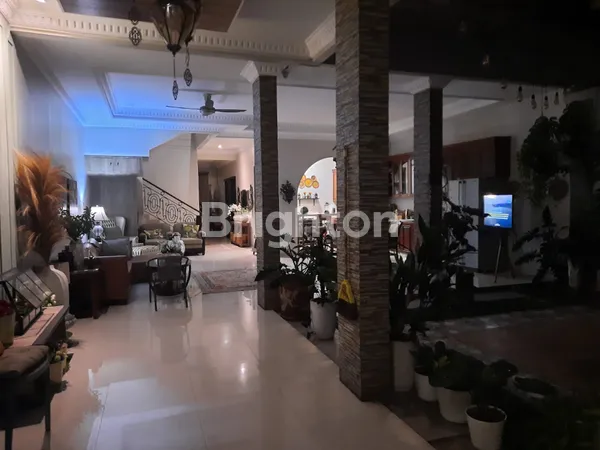 image JUAL RUMAH ISTIMEWA SIAP HUNI DENGAN TAMAN DI TENGAH DI DAERAH DUREN SAWIT (5)