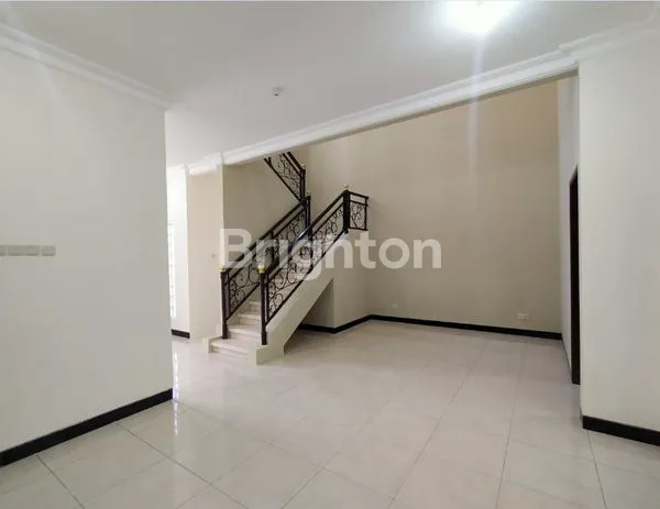 image RUMAH 2 LANTAI SEMI FURNISHED DI GALAXY ROYAL PALACE DHARMAHUSADA SURABAYA (3)