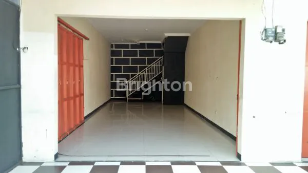 TANAH & 2 RUKO 2 LANTAI SIAP PAKAI + 1 RUKO ½ JADI MAINROAD SOEKARNO HATTA