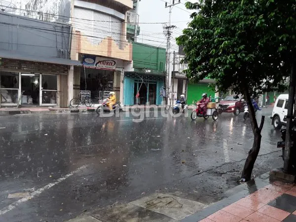 image RUMAH DI JL TRUNOJOYO JEMBER (1)