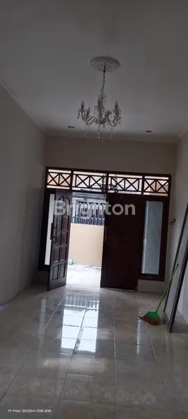 image RUMAH TINGGAL AMAN NYAMAN LOKASI STRATEGIS DI DEKAT PUSAT KERAMAIAN MANAHAN !!! (5)