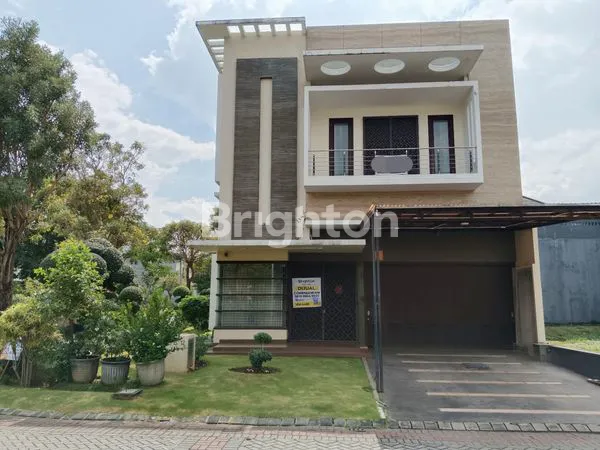 image RUMAH MEWAH, HOOK 2 SISI, LUAS, TERAWAT, PAKUWON INDAH, SURABAYA (1)