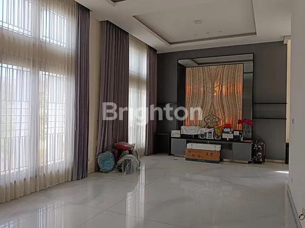 image RUMAH MEWAH, HOOK 2 SISI, LUAS, TERAWAT, PAKUWON INDAH, SURABAYA (6)