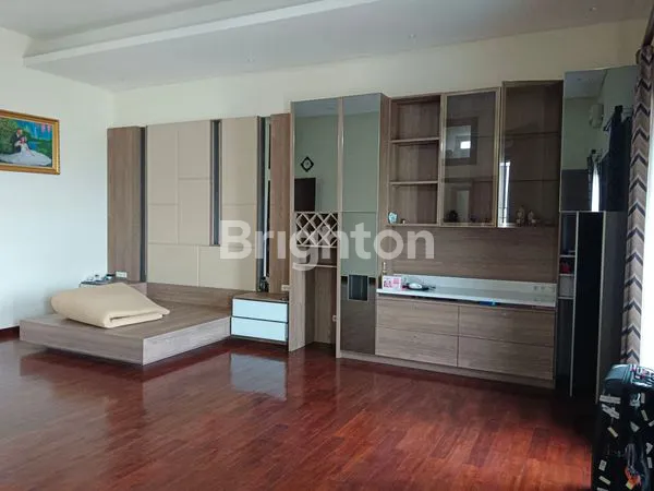 image RUMAH MEWAH, HOOK 2 SISI, LUAS, TERAWAT, PAKUWON INDAH, SURABAYA (7)