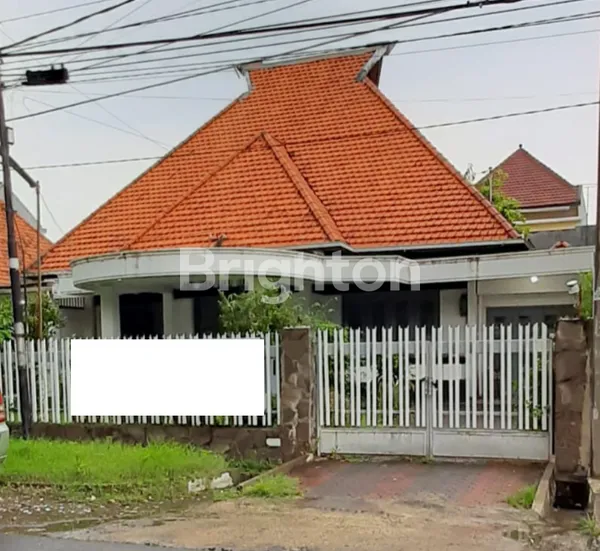 image RUMAH ZAMAN BELANDA DI PUSAT KOTA  JL. BAWEAN SURABAYA (1)